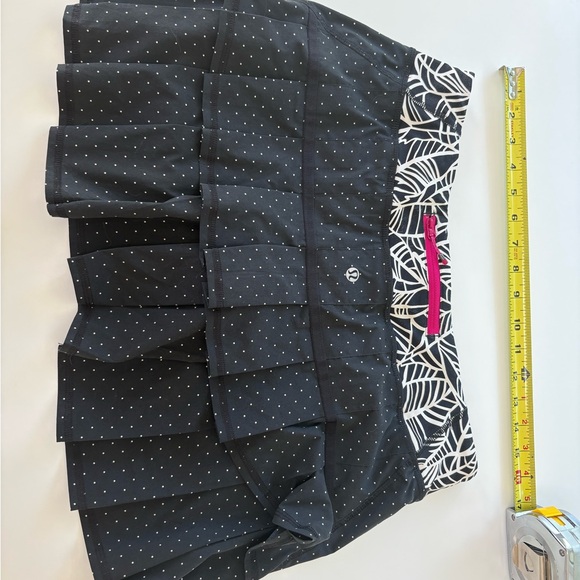 Lululemon Athletica Black and White Mini Skirt - Picture 2 of 7